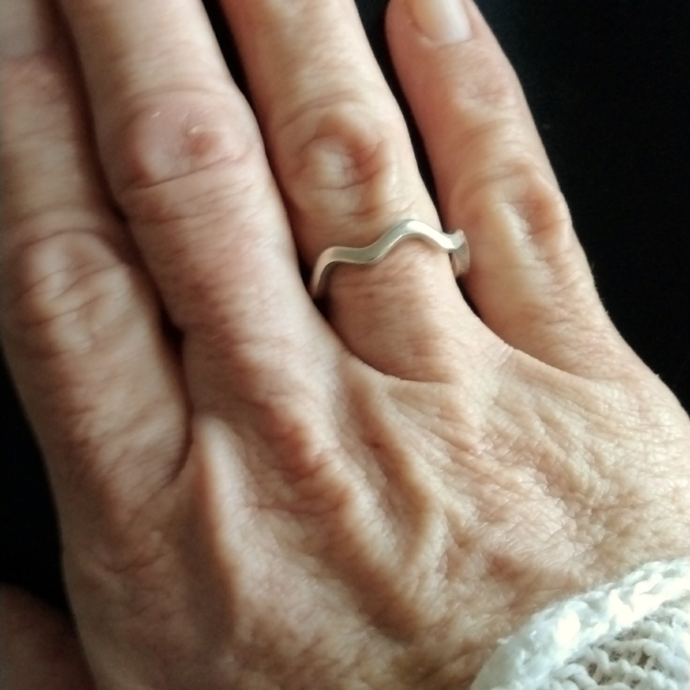 Silver wave ring - Picture 3 of 4